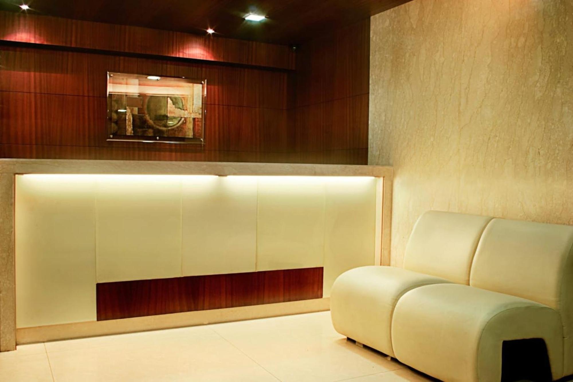 Lucky Hotel Bandra Mumbai Exterior photo