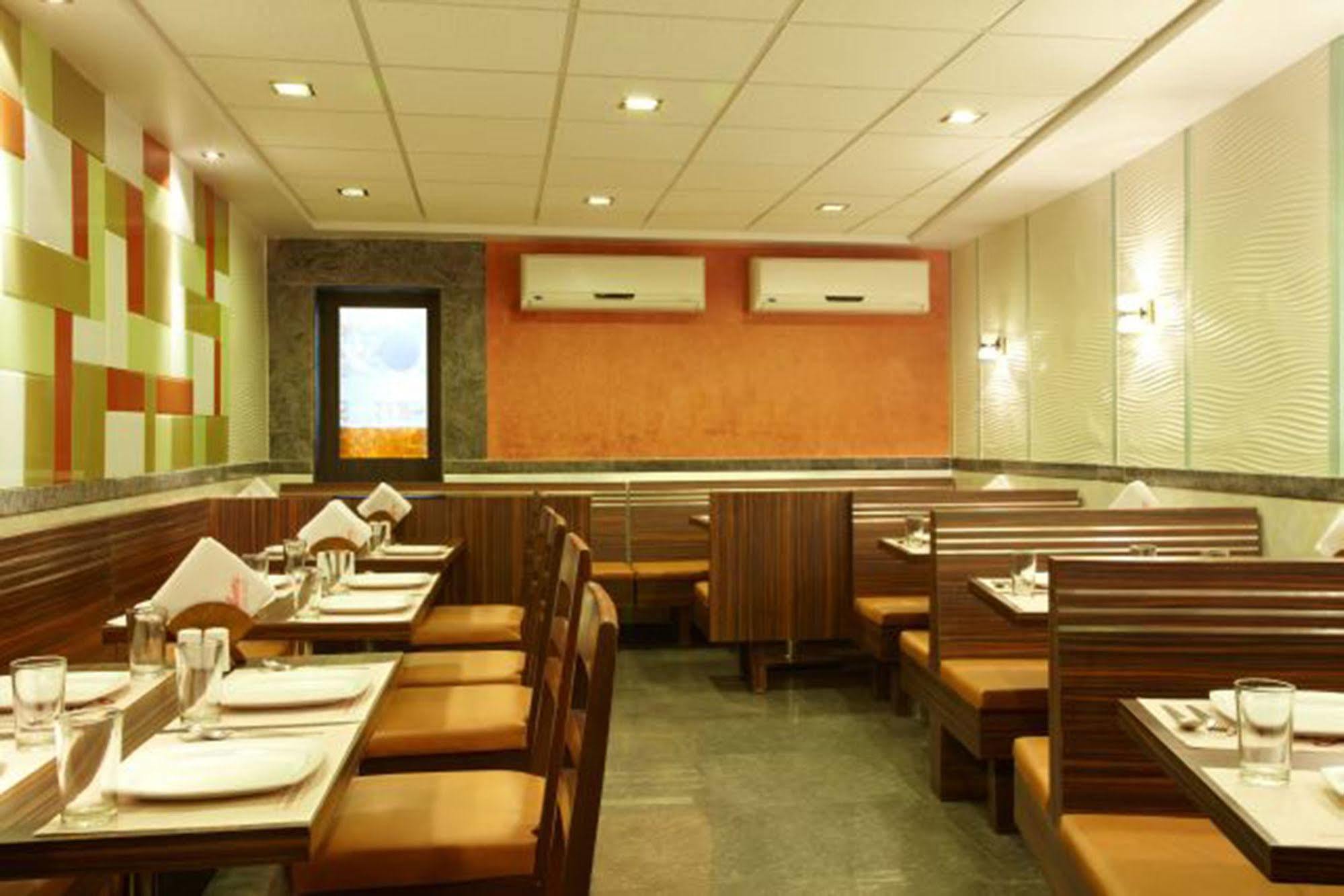 Lucky Hotel Bandra Mumbai Exterior photo