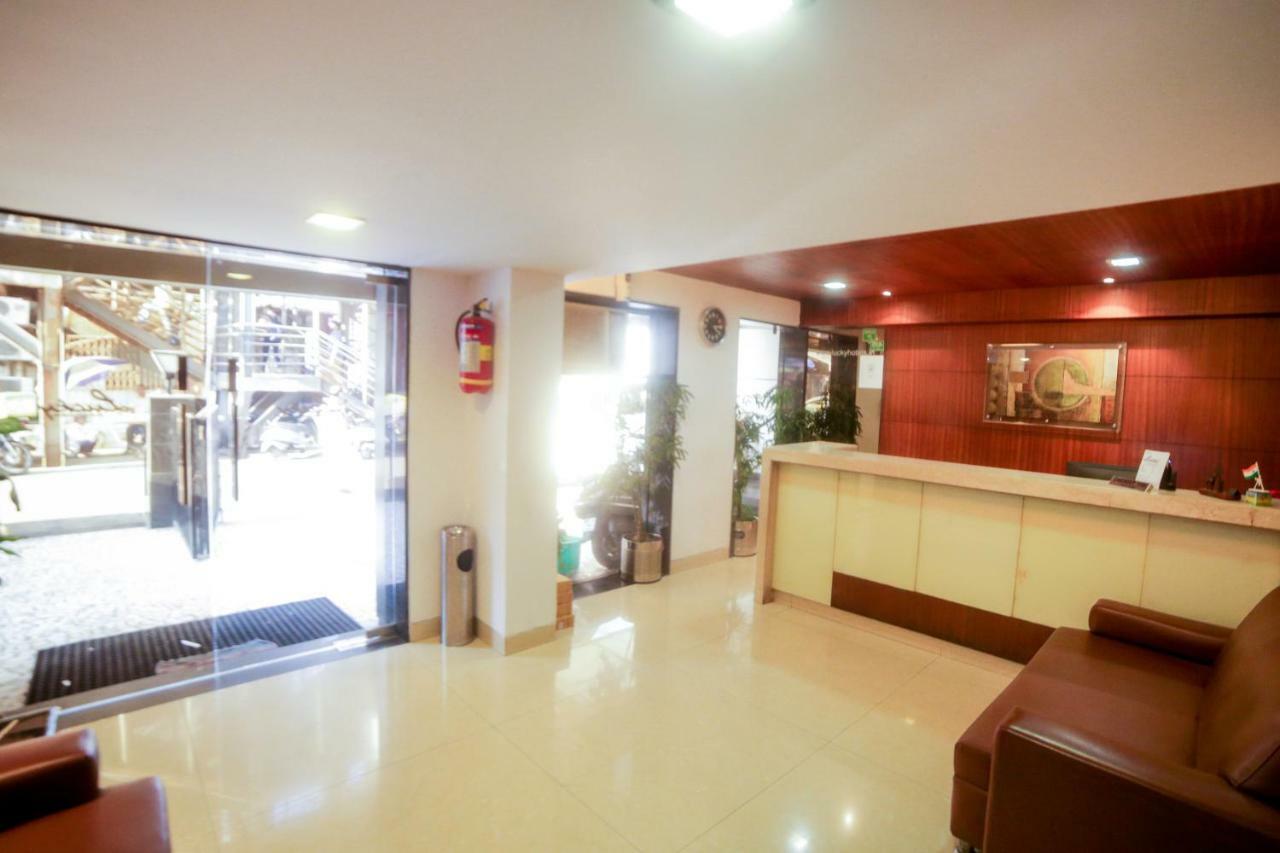 Lucky Hotel Bandra Mumbai Exterior photo