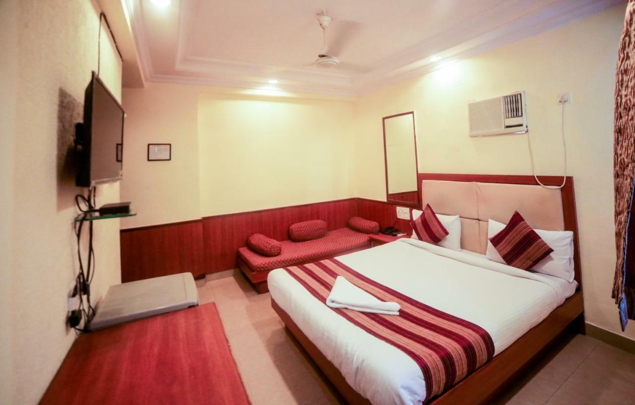 Lucky Hotel Bandra Mumbai Exterior photo