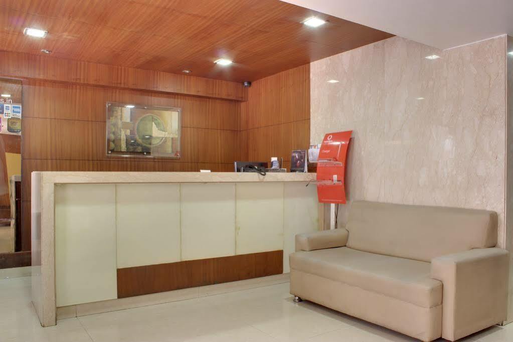 Lucky Hotel Bandra Mumbai Exterior photo