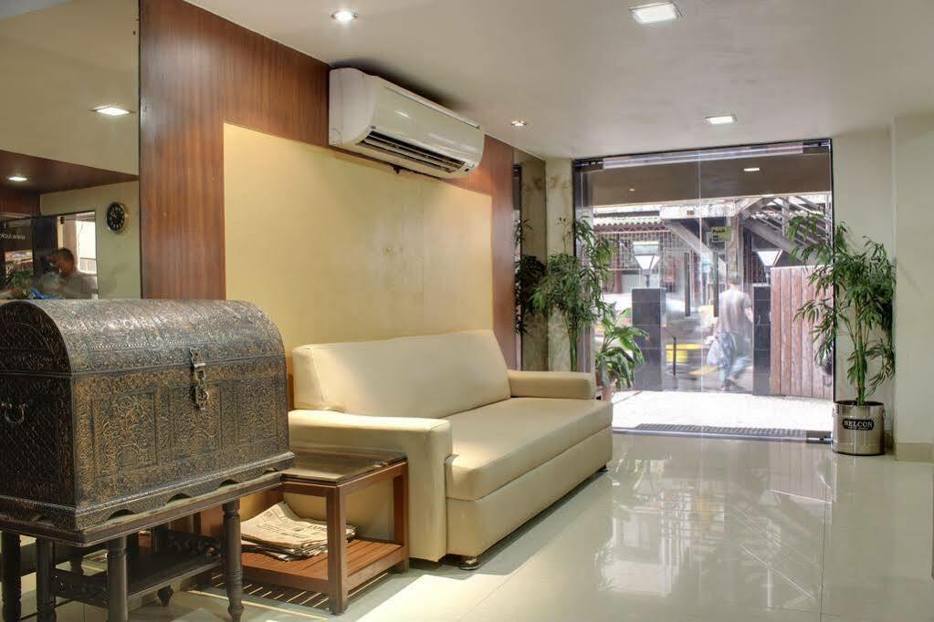 Lucky Hotel Bandra Mumbai Exterior photo